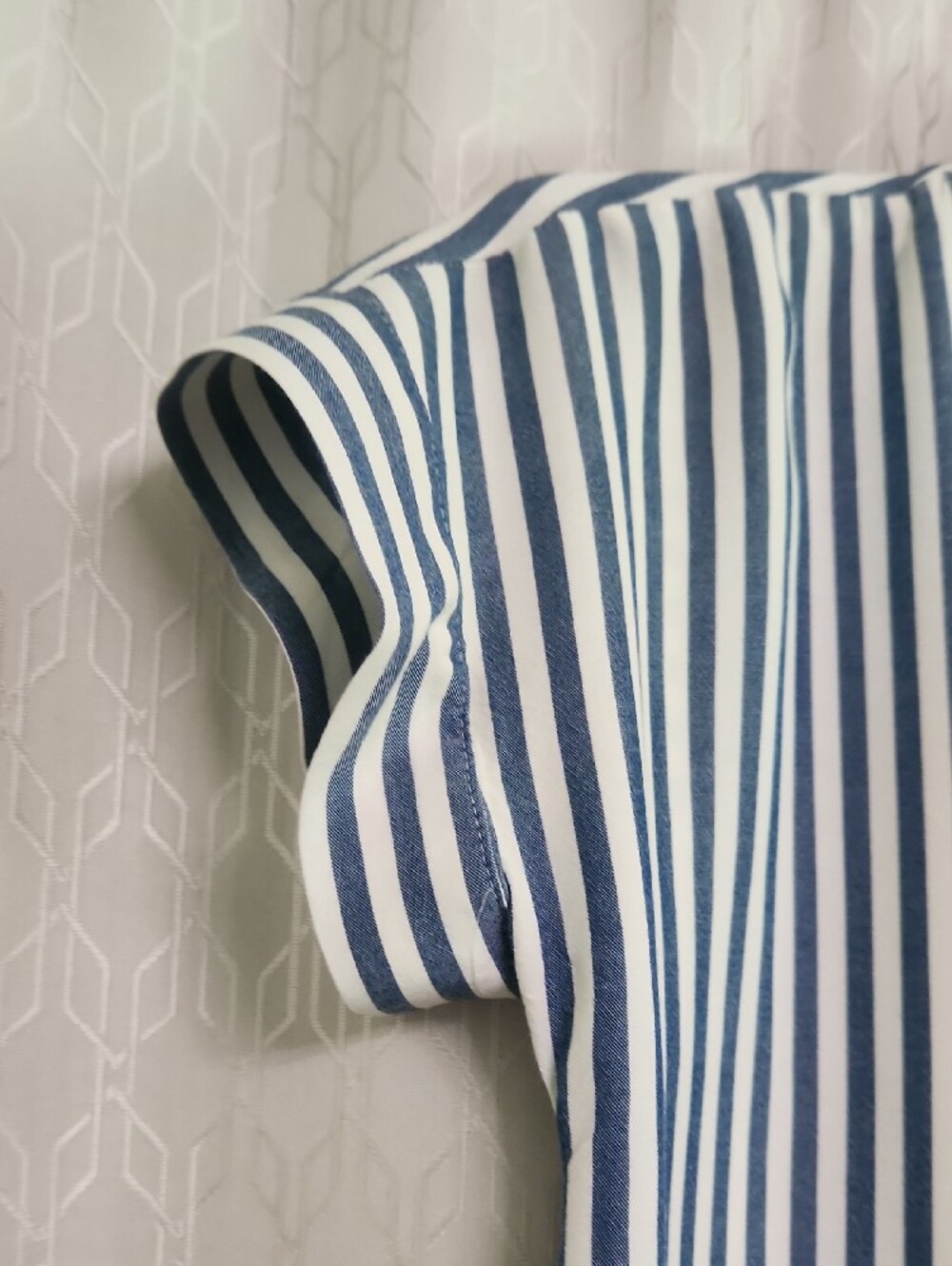 Madewell Blue and White Vertical Stripe Button-Down Shirt - Picture 3 of 10